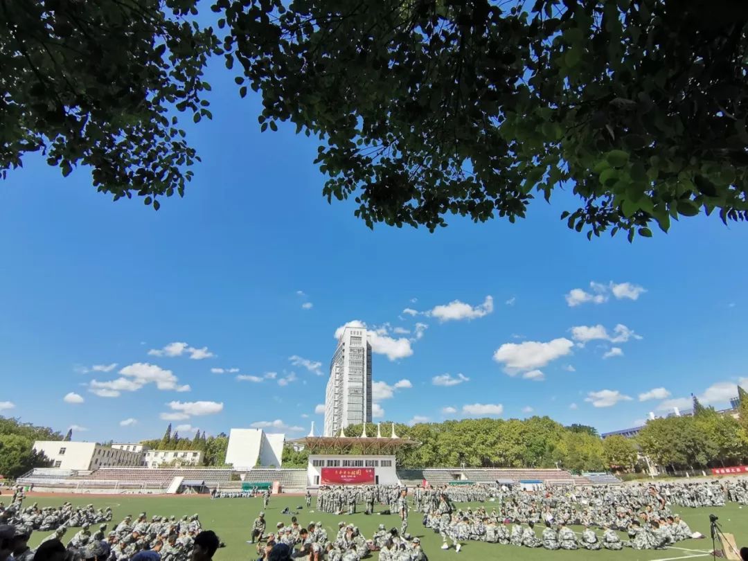 愛校榮校這裡是江蘇大學我在江大告白祖國