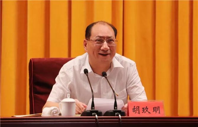 市委举行中心组理论学习辅导报告会