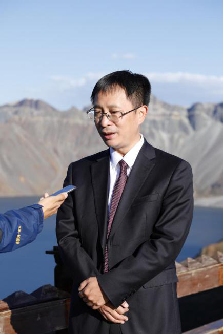 长白山党工委委员管委会副主任尹涛寻梦红楼寻根长白山