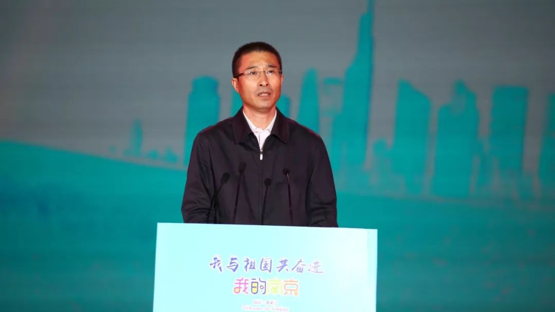 最硬核的开学典礼南京市委书记给20万新生送礼包