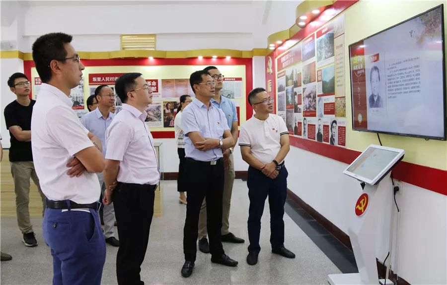 不忘初心牢记使命区长苏汉庭参加所在党支部开展的不忘初心牢记使命