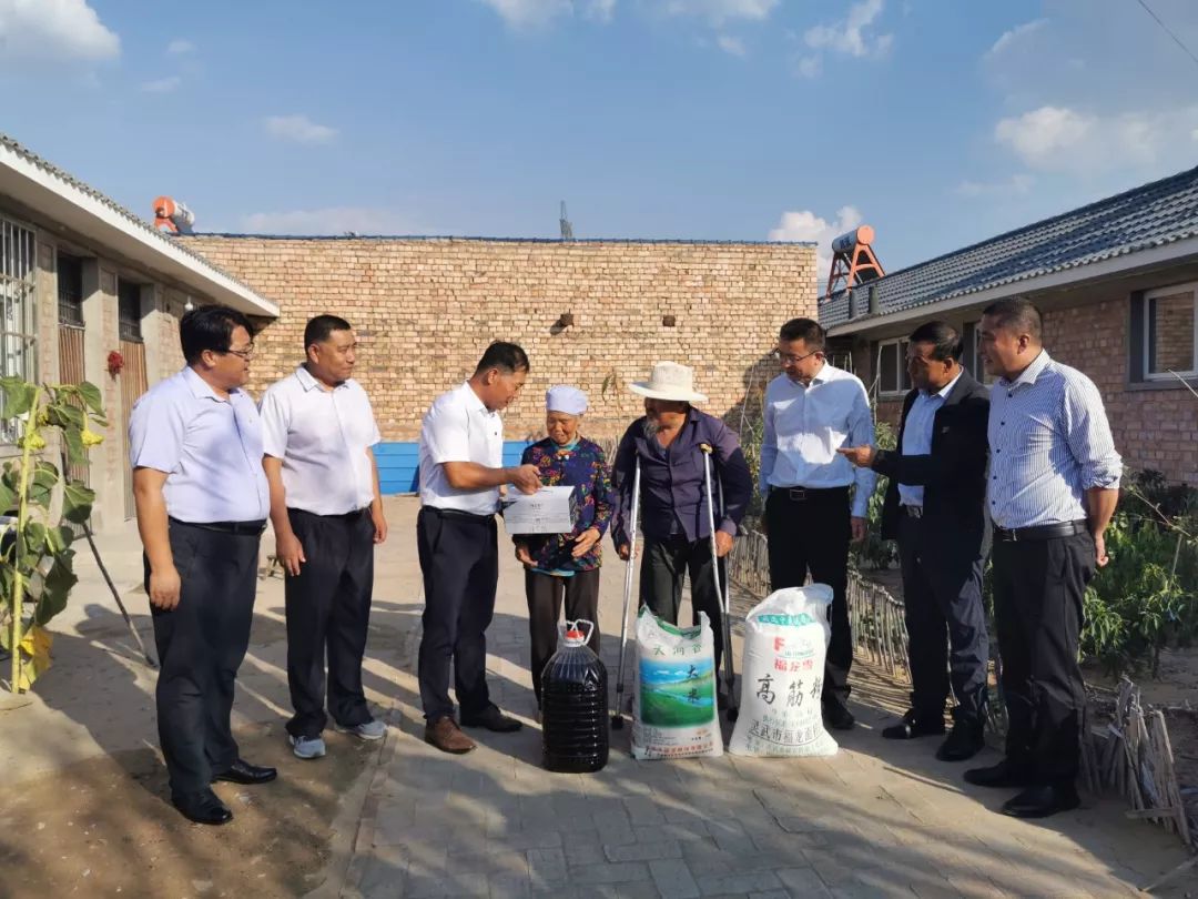 白土岗乡党委联合灵武市奶牛养殖协会开展了"不忘初心 牢记使命"主题