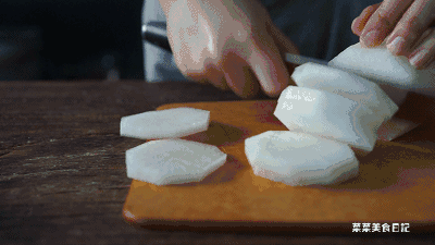 另外,买萝卜不能贪大,以中型偏小的为上.6.