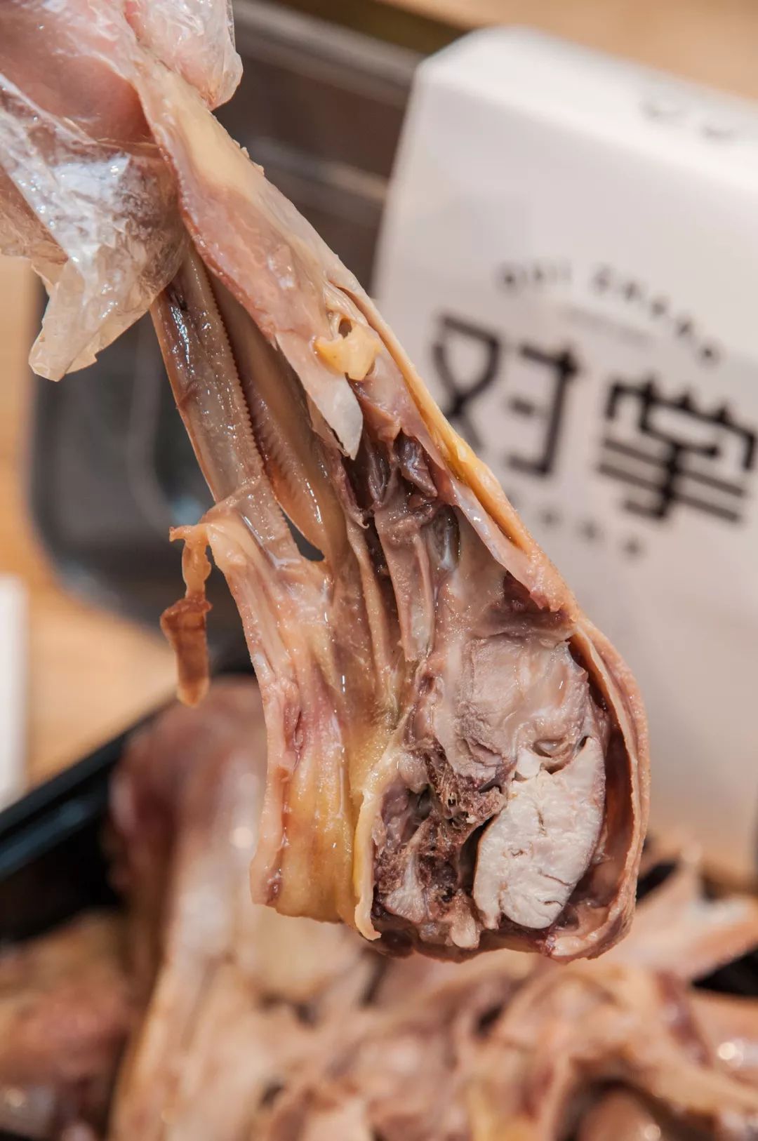 对半开还能吃到细腻饱满的鸭脑,如假包换的实力派!多肉!爆汁!