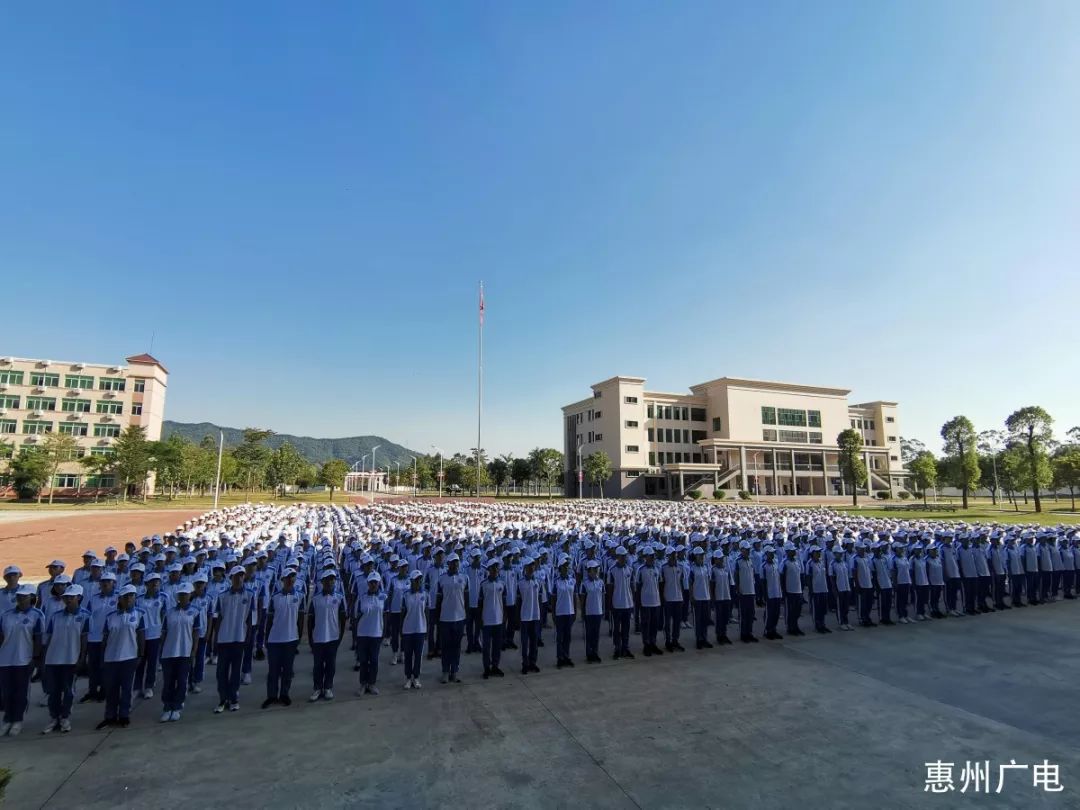 飒爽英姿凌云志热血青春绽芳华华罗庚中学2019年高一军训成果展示暨