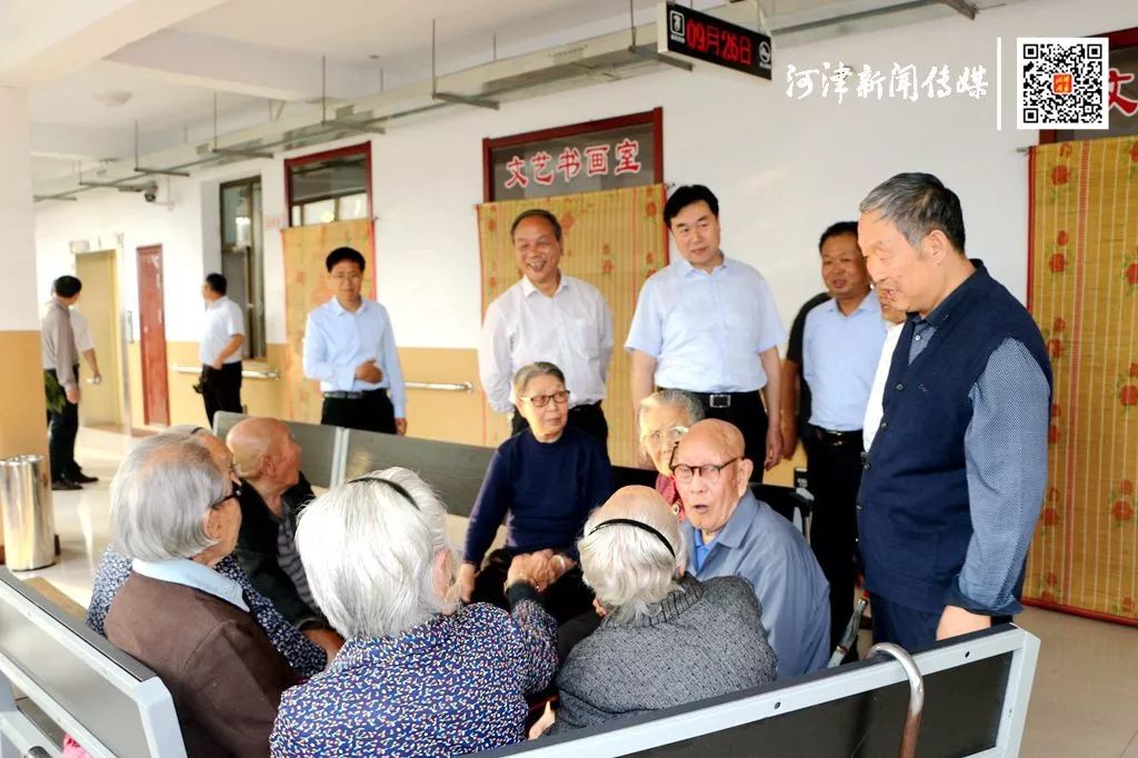 运城市民政局局长陈汪利一行调研河津社区和养老工作