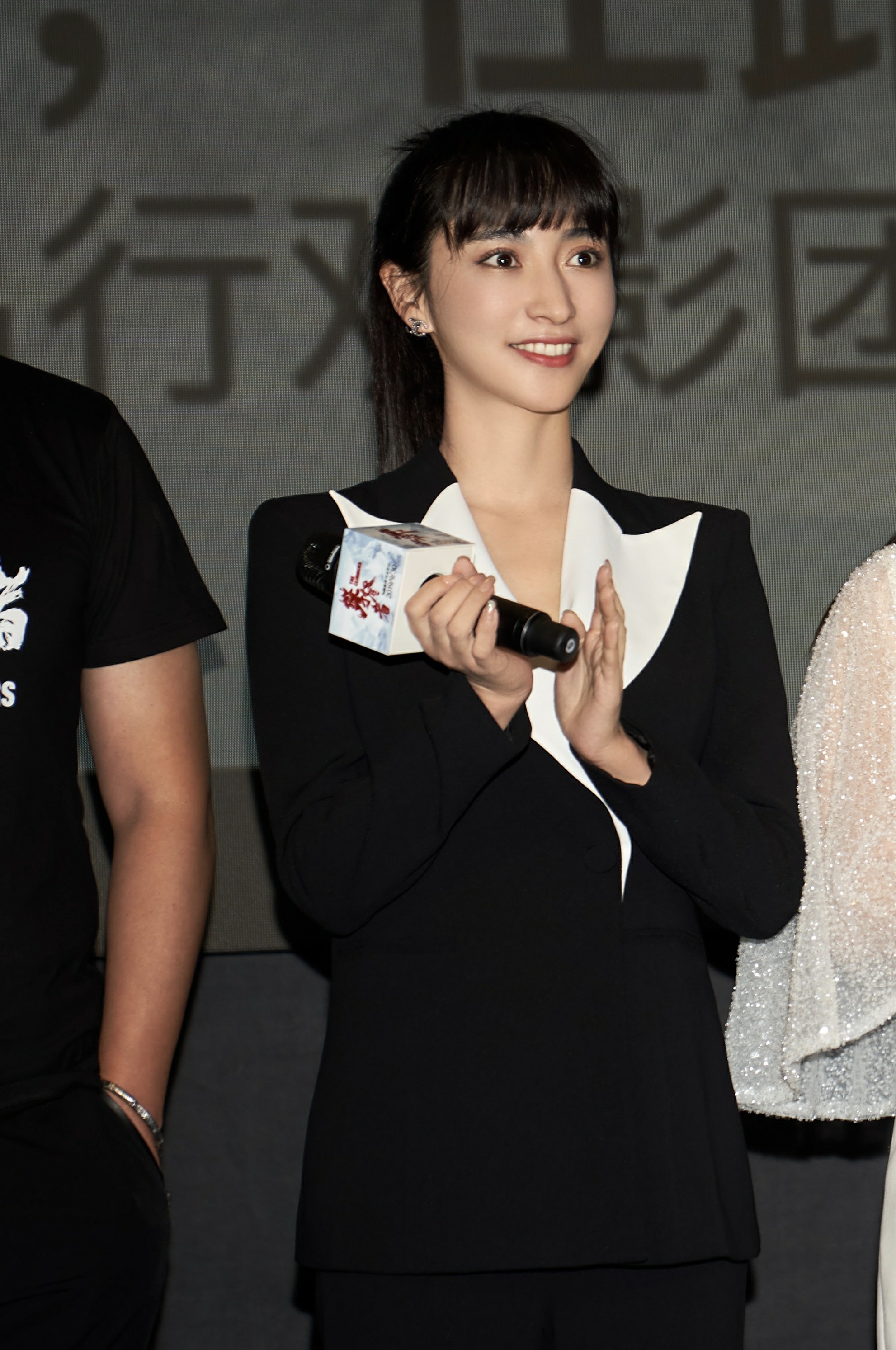 电影攀登者全球首映演员曲尼次仁绽放高原