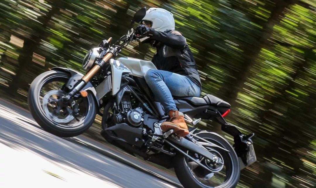 本田cb300r明年国内发布抢先试车吧