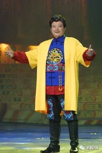 胡松华年轻照片真帅,但还是他媳妇更漂亮