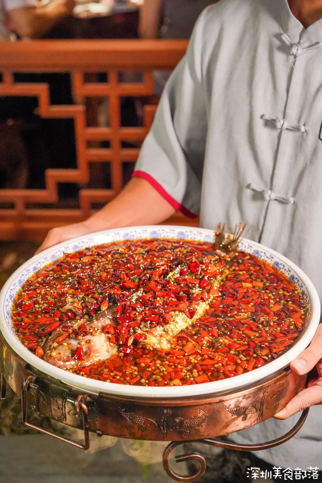 = 一条鱼就是整个江湖菜的缩影