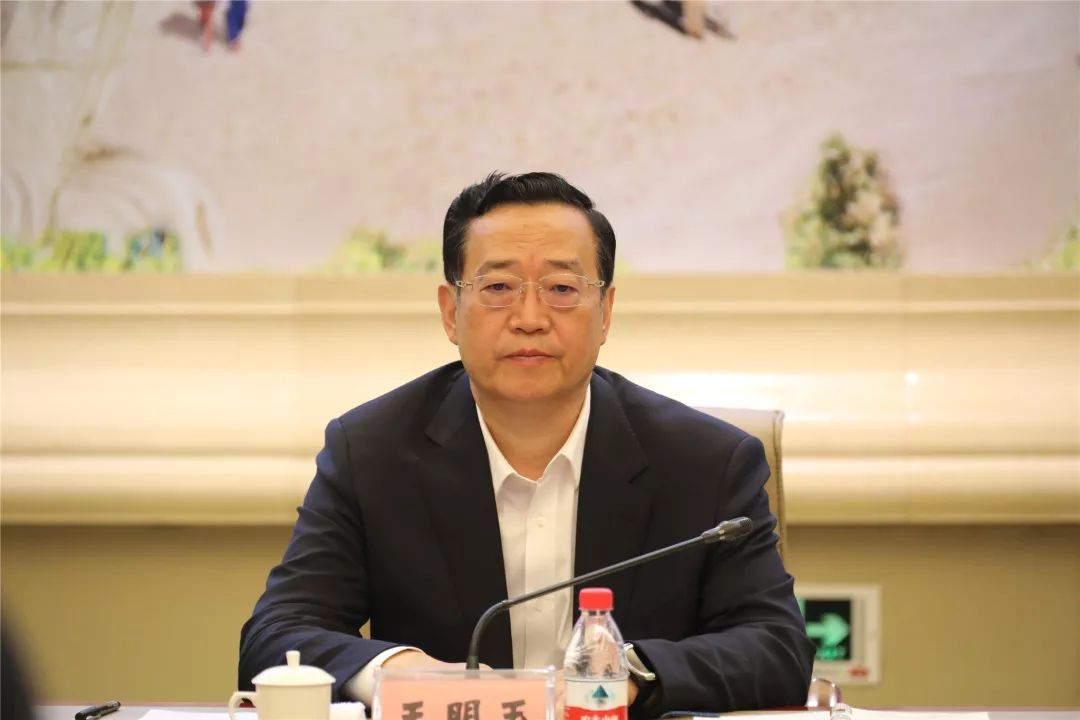 今天上午,全省港口合作工作会在我市召开.副省长王明玉出席会议