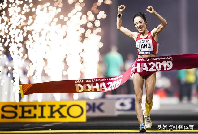 升国旗奏国歌!梁瑞夺得多哈田径世锦赛女子50公里竞走金牌-搜狐大视野-搜狐新闻