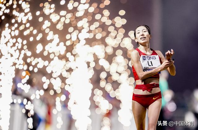 升国旗奏国歌!梁瑞夺得多哈田径世锦赛女子50公里竞走金牌-搜狐大视野-搜狐新闻