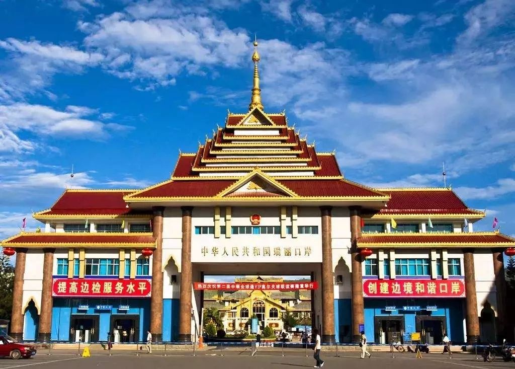 姐告边境贸易区是中国第一个实行"境内关外"特殊模式管理的边贸特区.