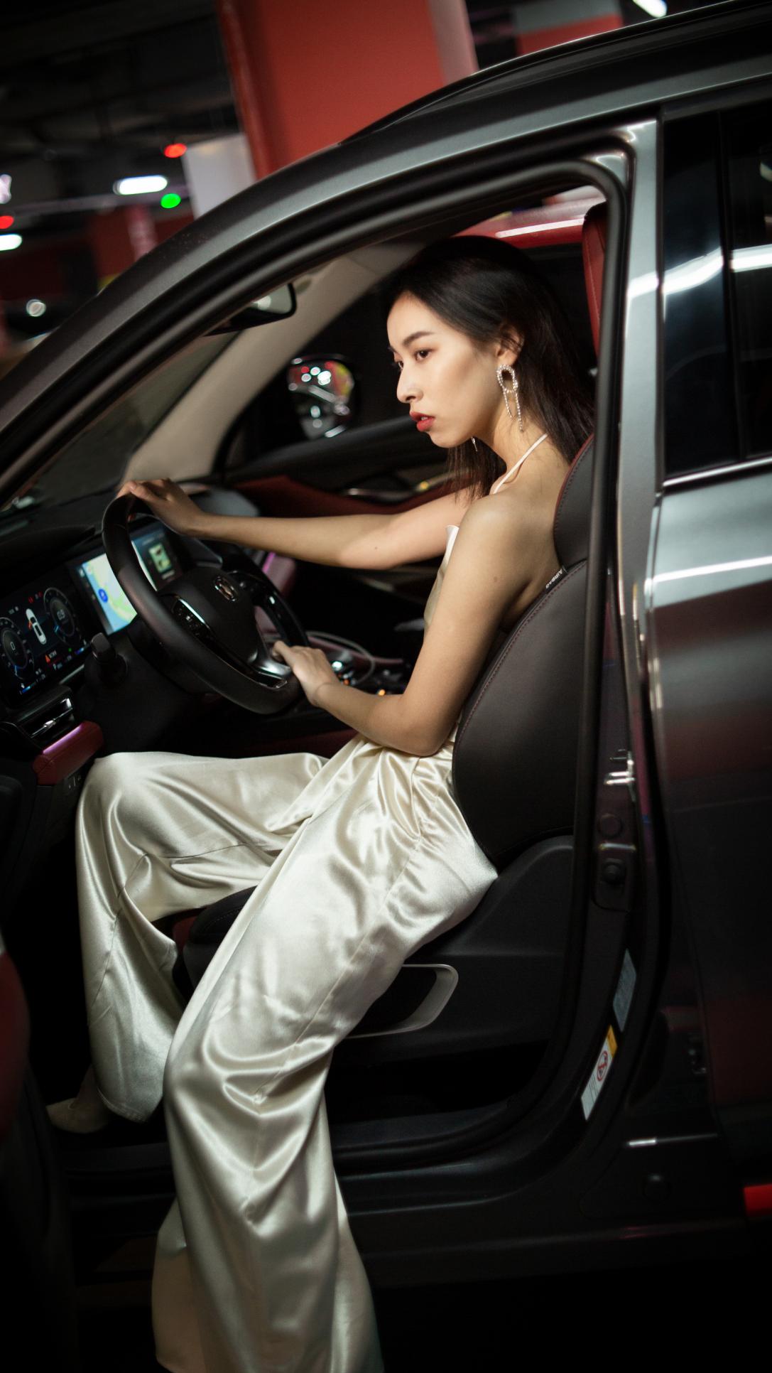 愿今后始终有你晒出媳妇与75p的魅力合影