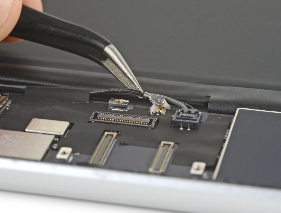 ipad 7拆解:跟上代没啥大变化,就是有点难修复