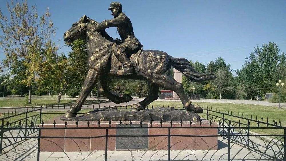 博尔塔拉纪念园西部文化广场为2003年的州级爱国主义教育基地.