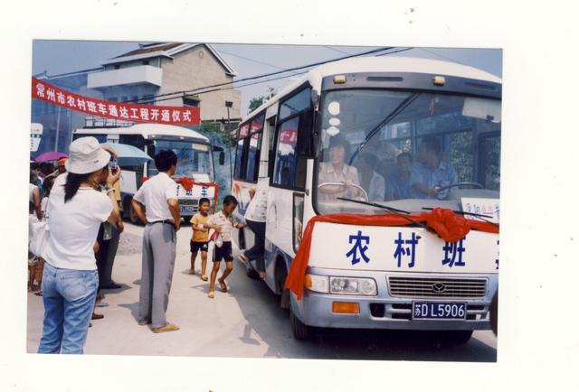 中巴车进入客运市场1996年面的车80年代我市购入的出租车上世纪80年代
