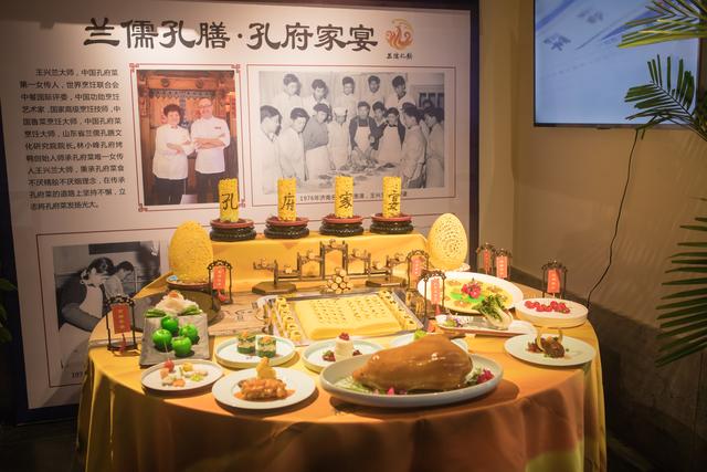 林小峰认为,要想普及孔府菜,必须贴近老百姓,孔府家宴是一个很好的