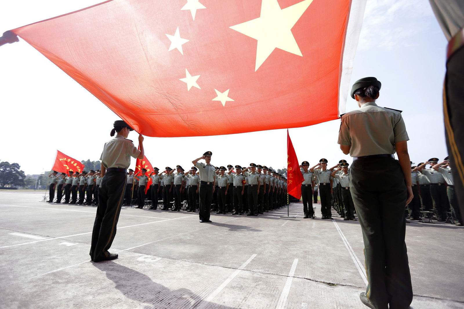 中国,9岁国旗宝贝,天天举行正式升旗仪式,令无数人倾倒