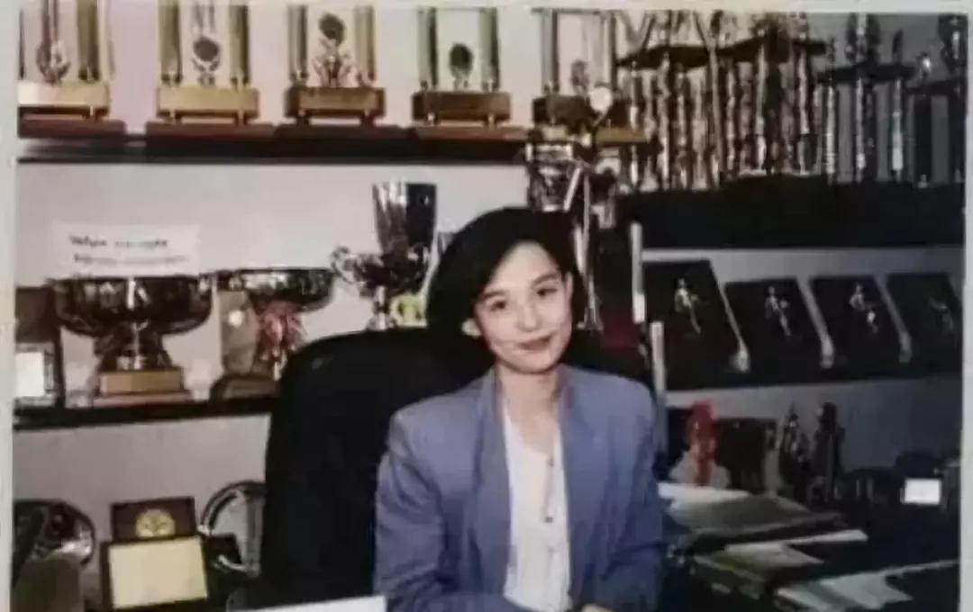 这个香港命最硬的女人人生活得跟开挂一样