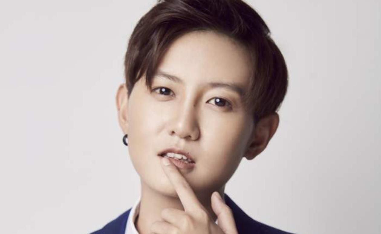 她是混得最惨的"超女"总冠军,退圈后回家经商,今已被遗忘_林希