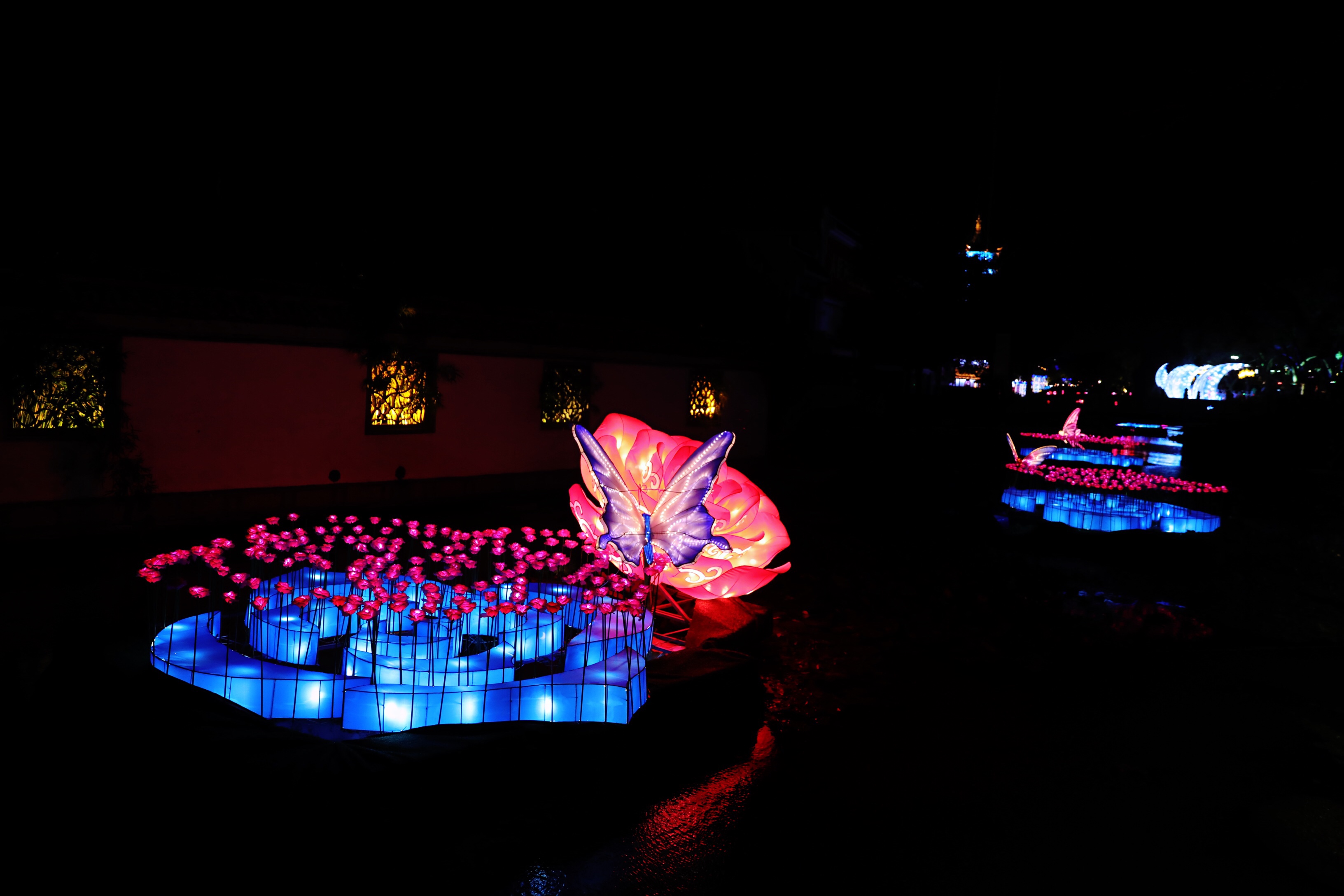 (昆山)中秋灯会,将会持续到10月8日,除了观灯赏月感受水乡唯美夜色外