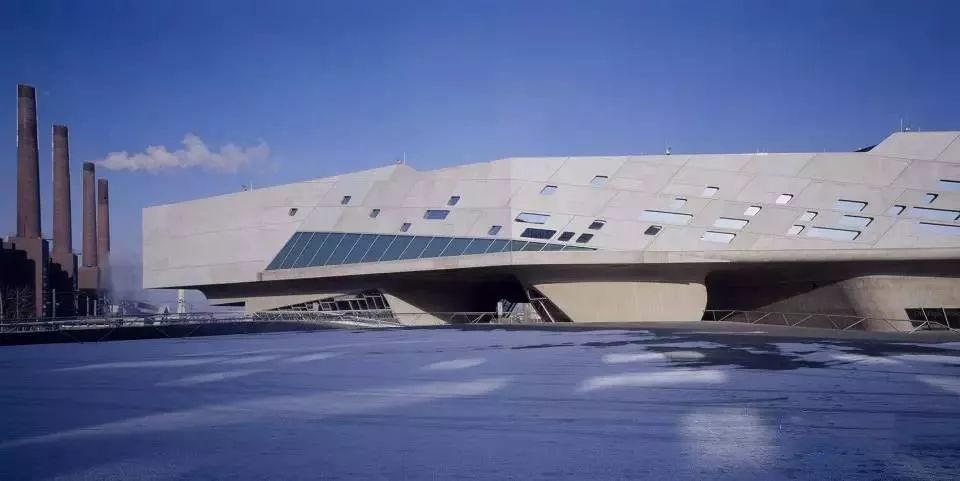 扎哈哈迪德之曲线女王