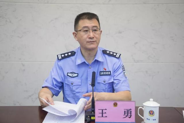 在推介会上,首先由市公安局党委副书记,政治处主任谭锐光宣读了中山"