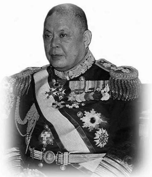 因为成绩优秀,能力突出,先后担任海军省大佐副官,"朝日号"战列舰舰长