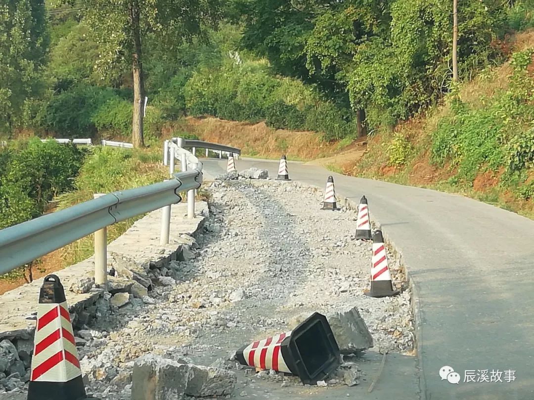 图一地处芦冲元村口,图二在坨里村分路口,图三在上斯文村被司乘人员