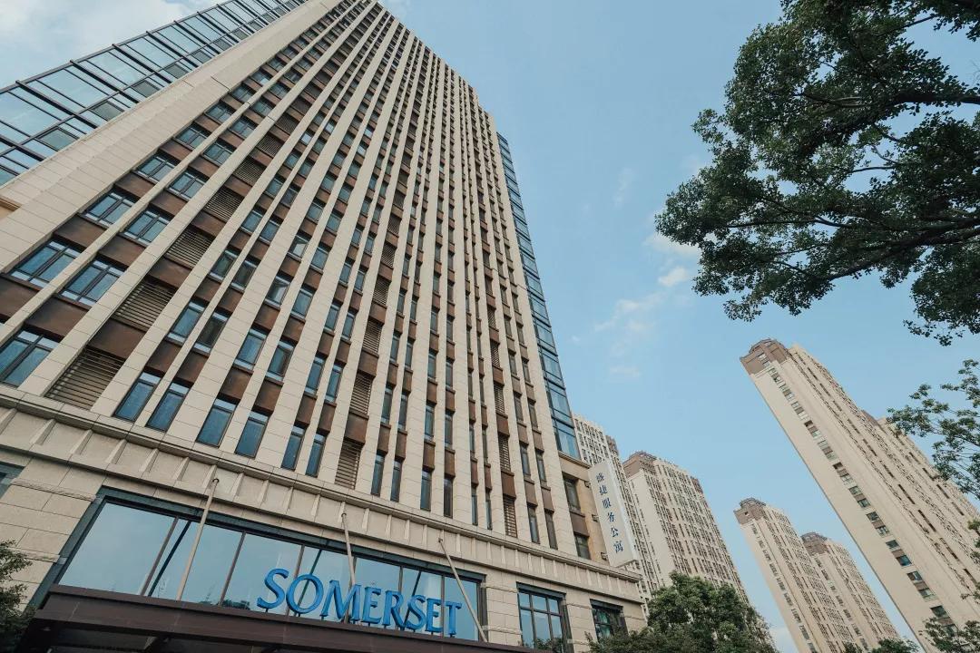 服务公寓,距离公寓最近的地铁一号线民丰路站仅需步行1分钟即可到达