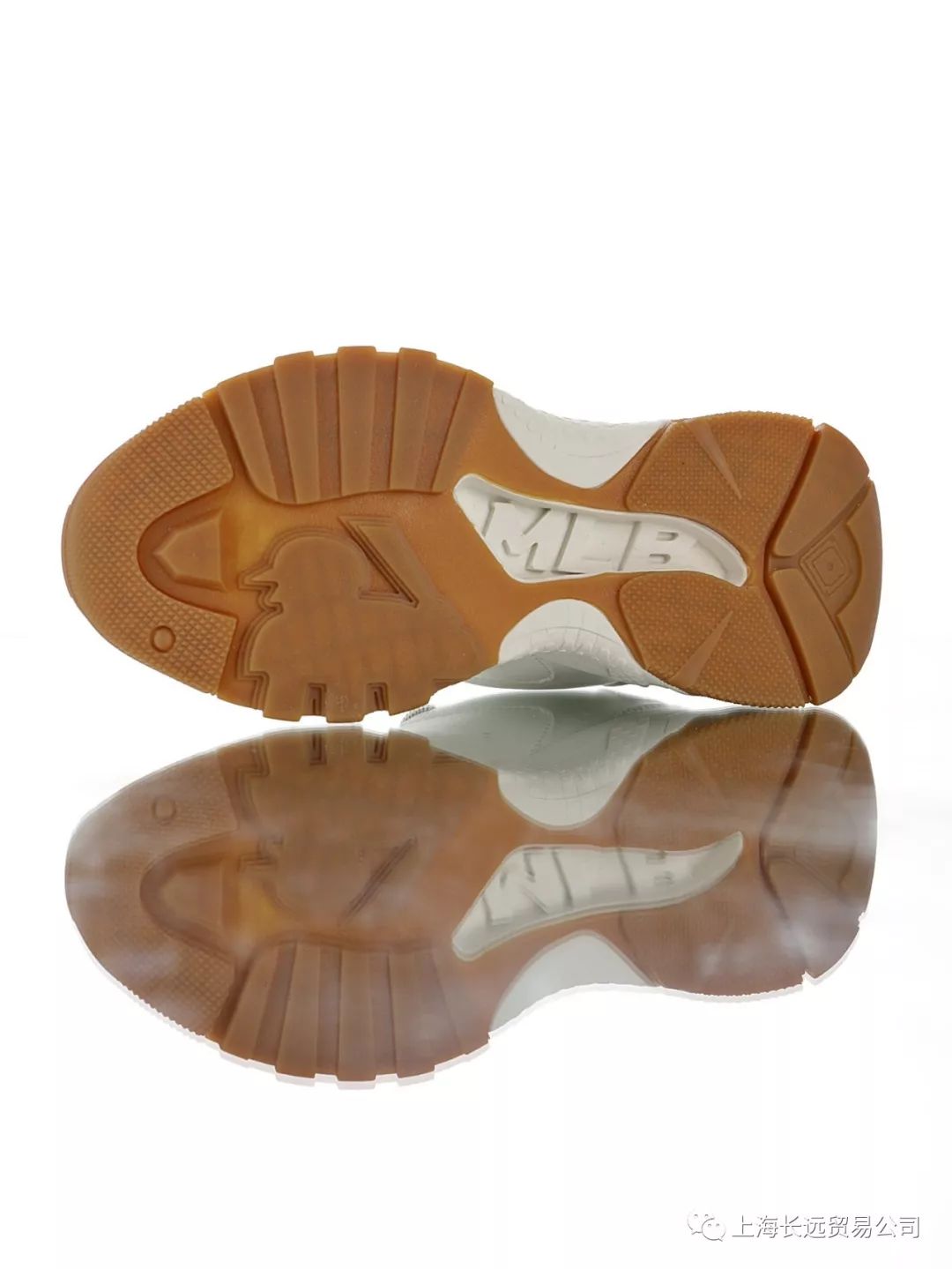 特意采用6cm加厚鞋底,并注入多个mlb独有的美式棒球文化的细节设计