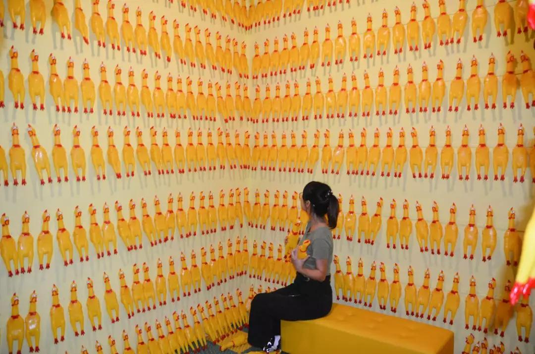 除了上面这些减压馆里还有vr游戏馆天使之翼拍照墙体感游戏馆等10多种