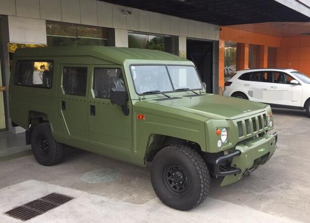 首台新款大4门北汽勇士亮相配24t全新动力空间比普拉多宽裕