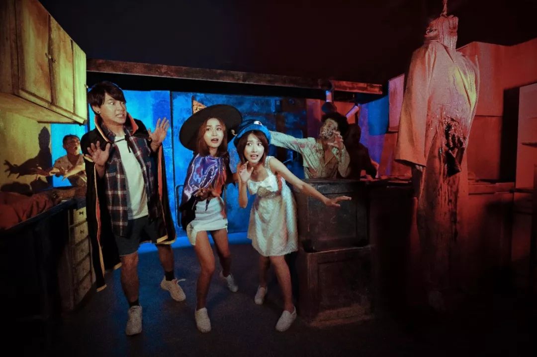 除了这两个新开的鬼屋,还有四号月台,异星领域,捉鬼敢死队,恶鬼监狱