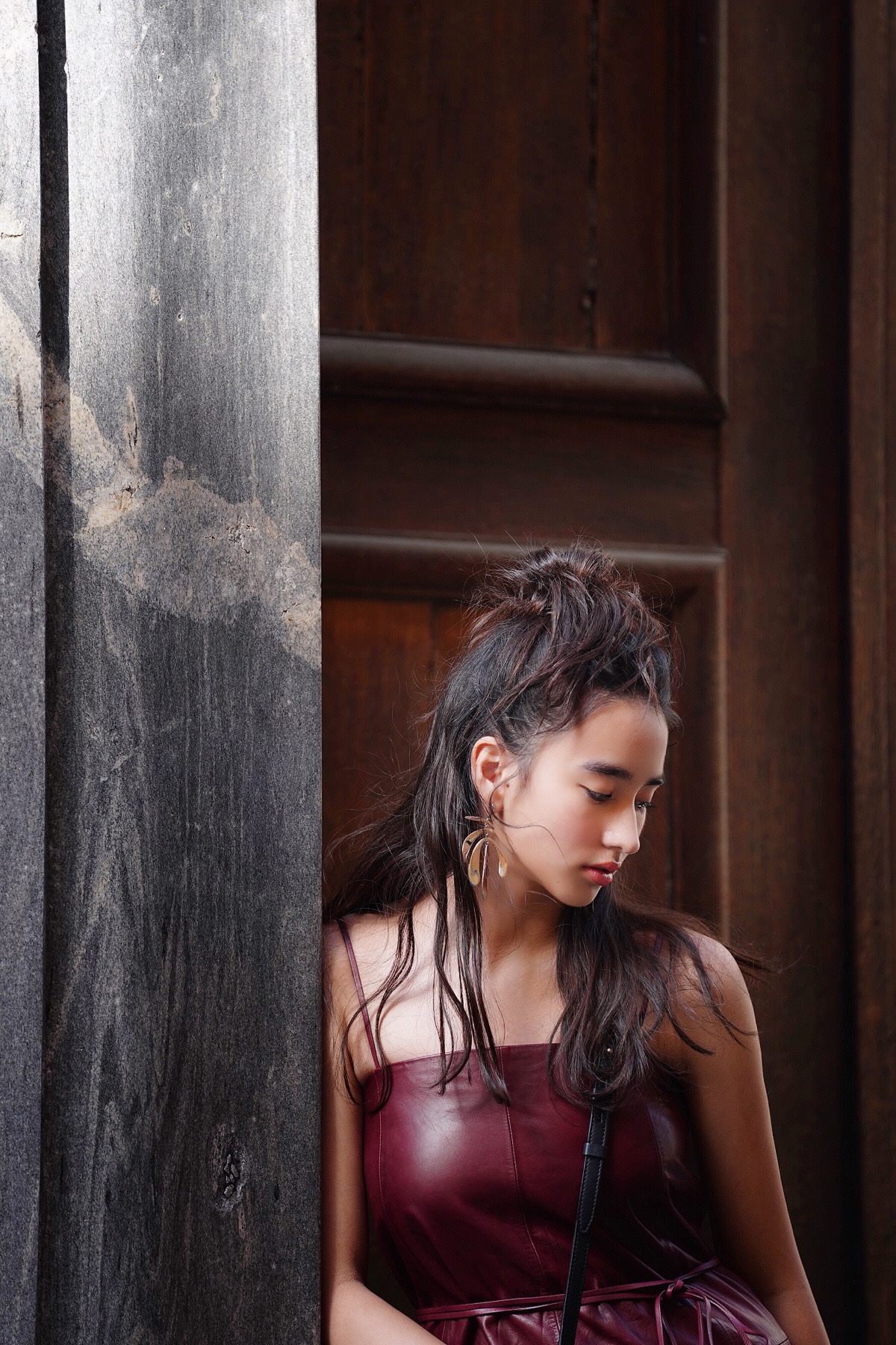 近日,新生代演员李宛妲现身米兰,受邀出席菲拉格慕2020