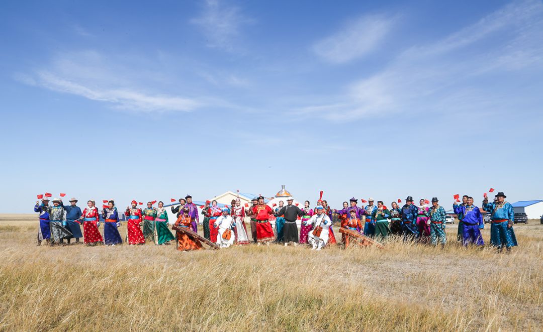 最燃快闪丨草原儿女唱响《站在草原望北京》