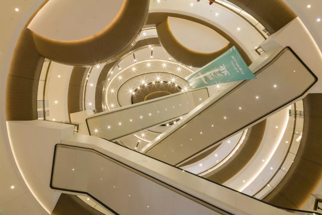 新作| 万象起 涌不息 / 同圆设计作品华润济南万象城重磅启幕!