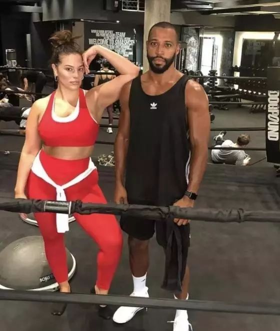 大码比基尼健身模特身宽体胖很解风情