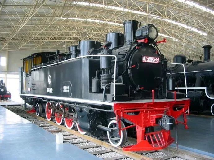 (人民)sl(胜利)中国第一台自己设计的干线货运机车——前进型蒸汽机车