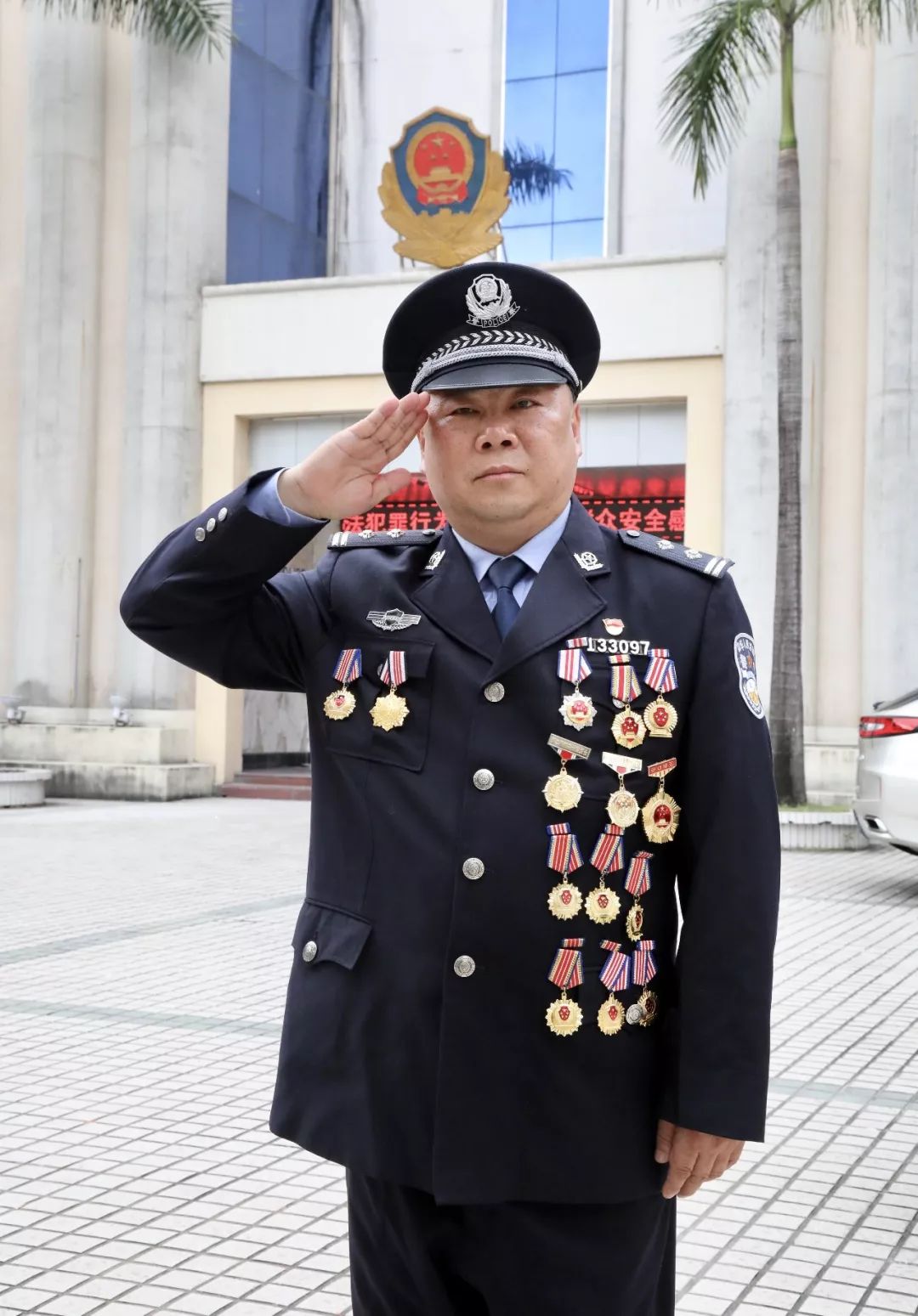 点赞:广东仅有的三个名额中,我市民警沈忠民受邀参加国庆70周年观礼