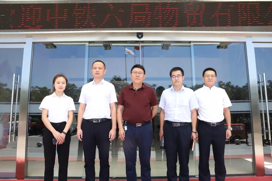 01中铁六局集团物贸有限公司相关领导莅临鑫方盛参观交流
