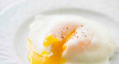 吃完鸡蛋后吃柿子轻则会得食物中毒,总则会导致急性肠胃炎还有肺结石
