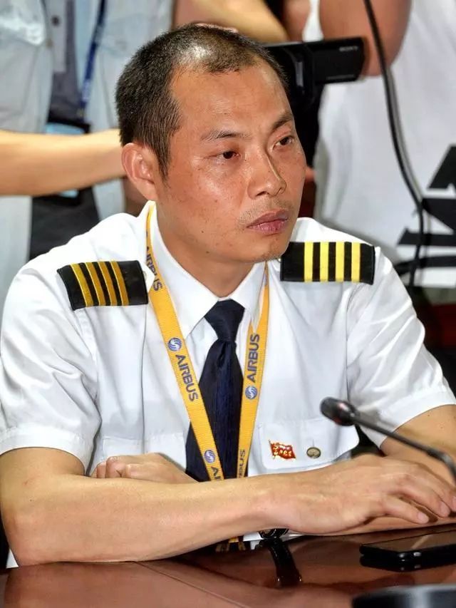 真实事件改编电影《中国机长》,让人感动的原型英雄人物背后故事