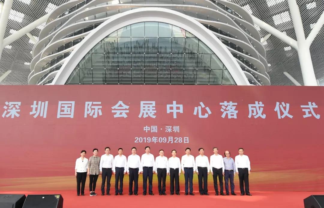 深圳市市长陈如桂主持落成仪式.深圳市委书记王伟中在落成仪式上致辞.