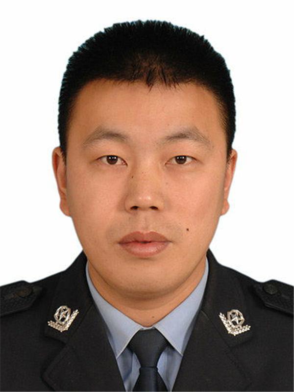 李玉庆,男,1987年9月生,本科文化,二级警司,中共党员,2014年6月参加