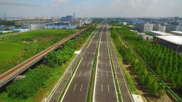 3条道路具备通车条件,分别是:1条国道通车——g228公路(东海港桥-海湾