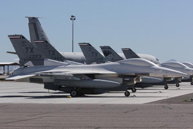 原创美军司令:如果乌克兰愿意,将向其提供二手f15f16战斗机