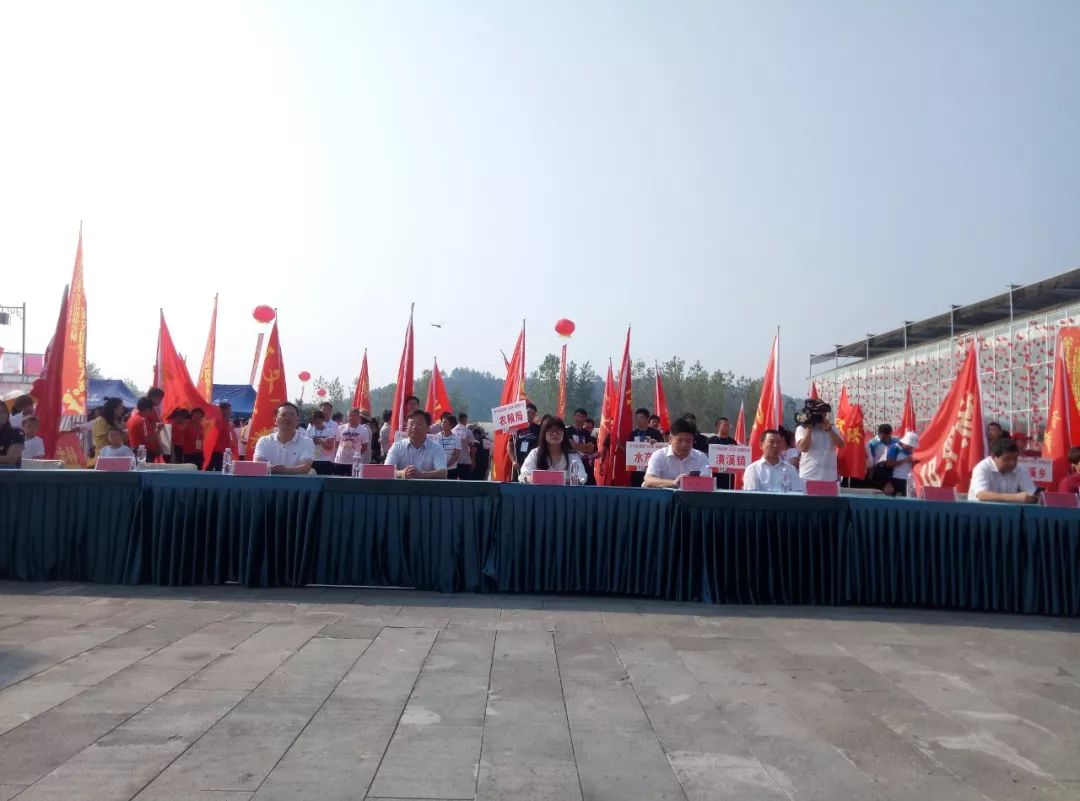 市体育局局长黄顺茂,区领导苏建军,黄贵开,吴晓娟,彭新华,姜翠萍